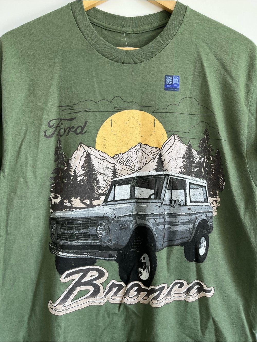 Ford Bronco Graphic T Shirts Green & Gray Truck Scene Prints Men’s Size M